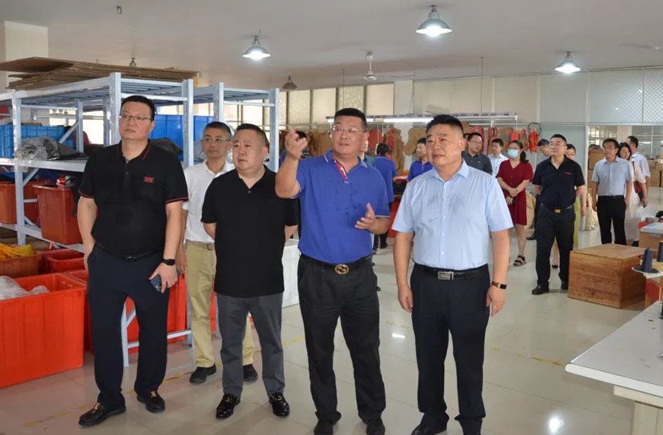 集团董事長(cháng)王根彬参加江苏省消防协会科(kē)技专家服務(wù)团调研活动